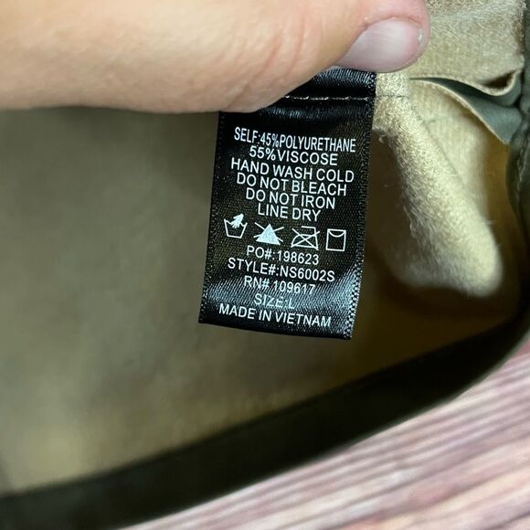 Stella Luce Faux Leather Sage Green Skirt with Pockets. Size Large. - Picture 3 of 7